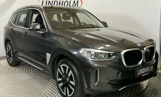 BMW iX3  Charged 5d