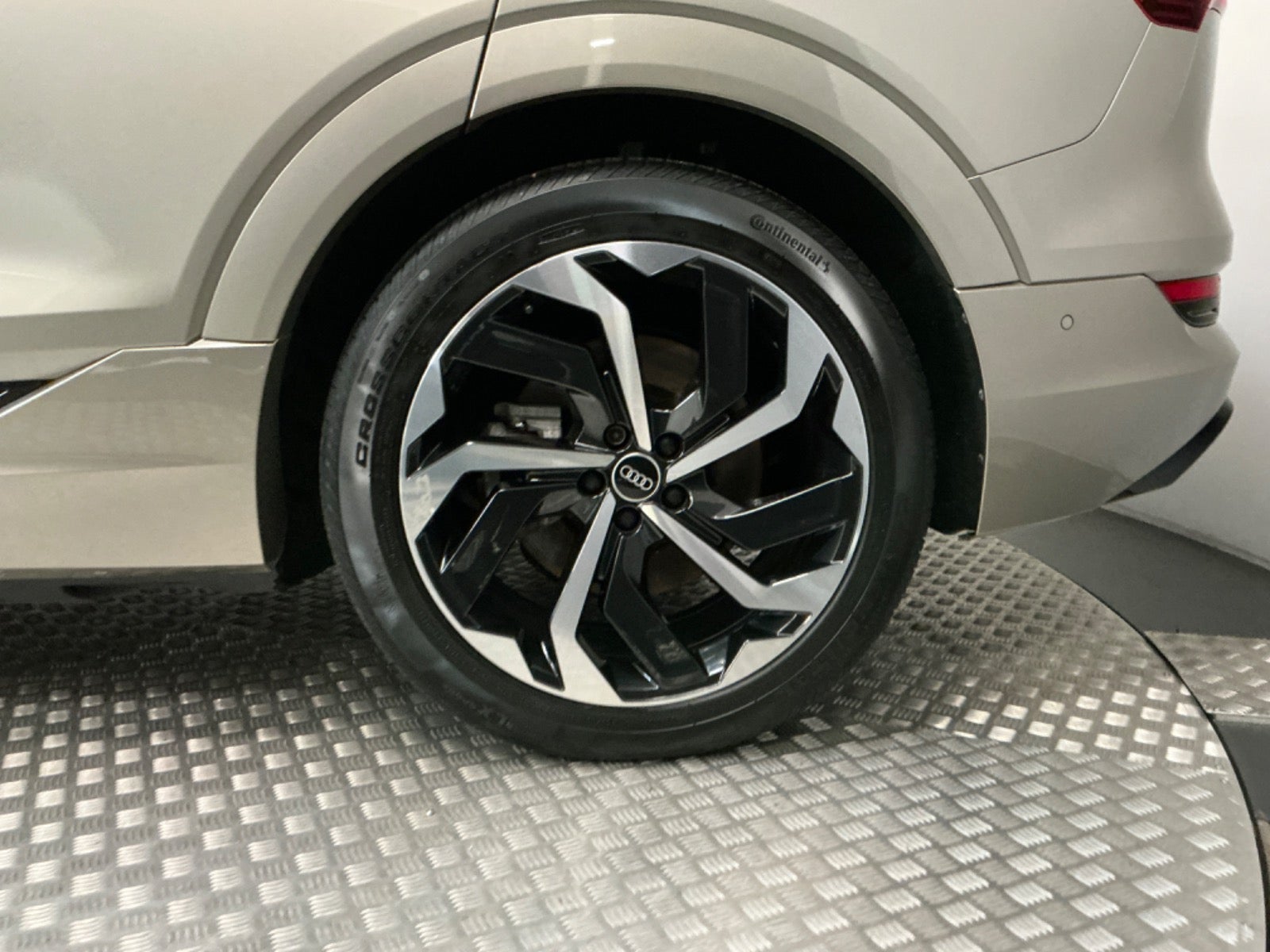 flexleasing-audi-e-tron-55-s-line-quattro-5d-findleasing