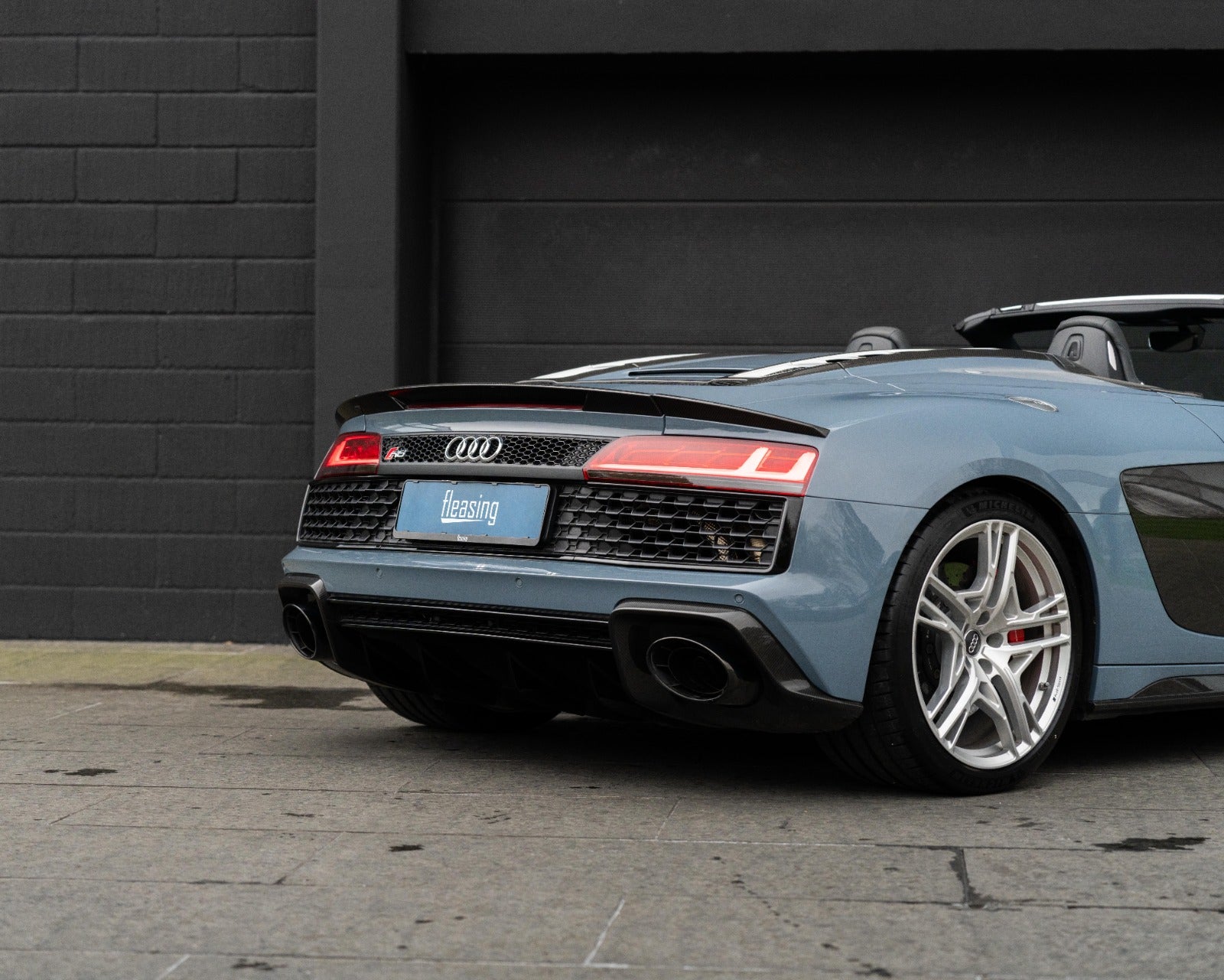 flexleasing-audi-r8-52-fsi-spyder-performance-quattro-s-tr-2d-findleasing