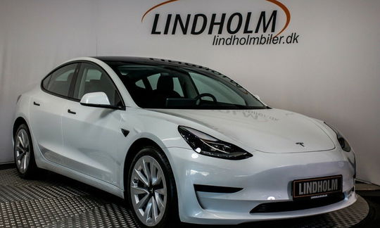 Tesla Model 3  Long Range AWD 4d