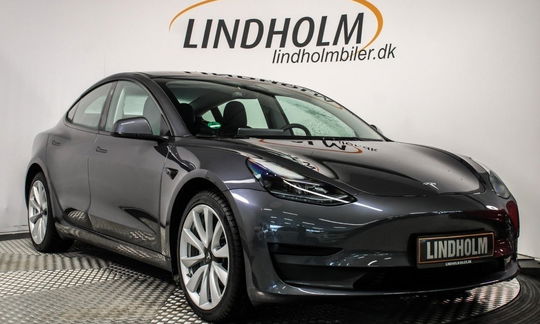 Tesla Model 3  Long Range AWD 4d