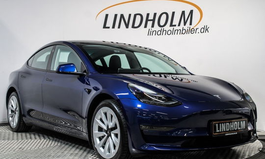 Tesla Model 3  Long Range AWD 4d