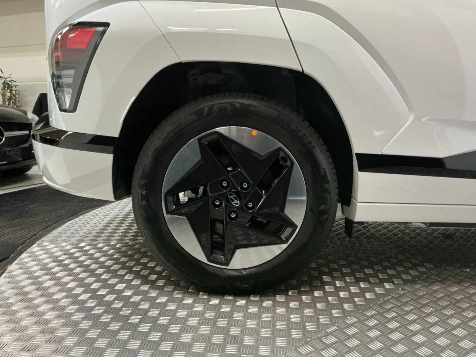 flexleasing-hyundai-kona-65-ev-essential-5d-findleasing