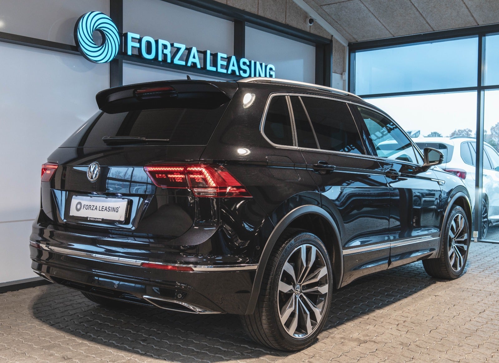 flexleasing-vw-tiguan-20-tdi-240-highline-dsg-4motion-5d-findleasing