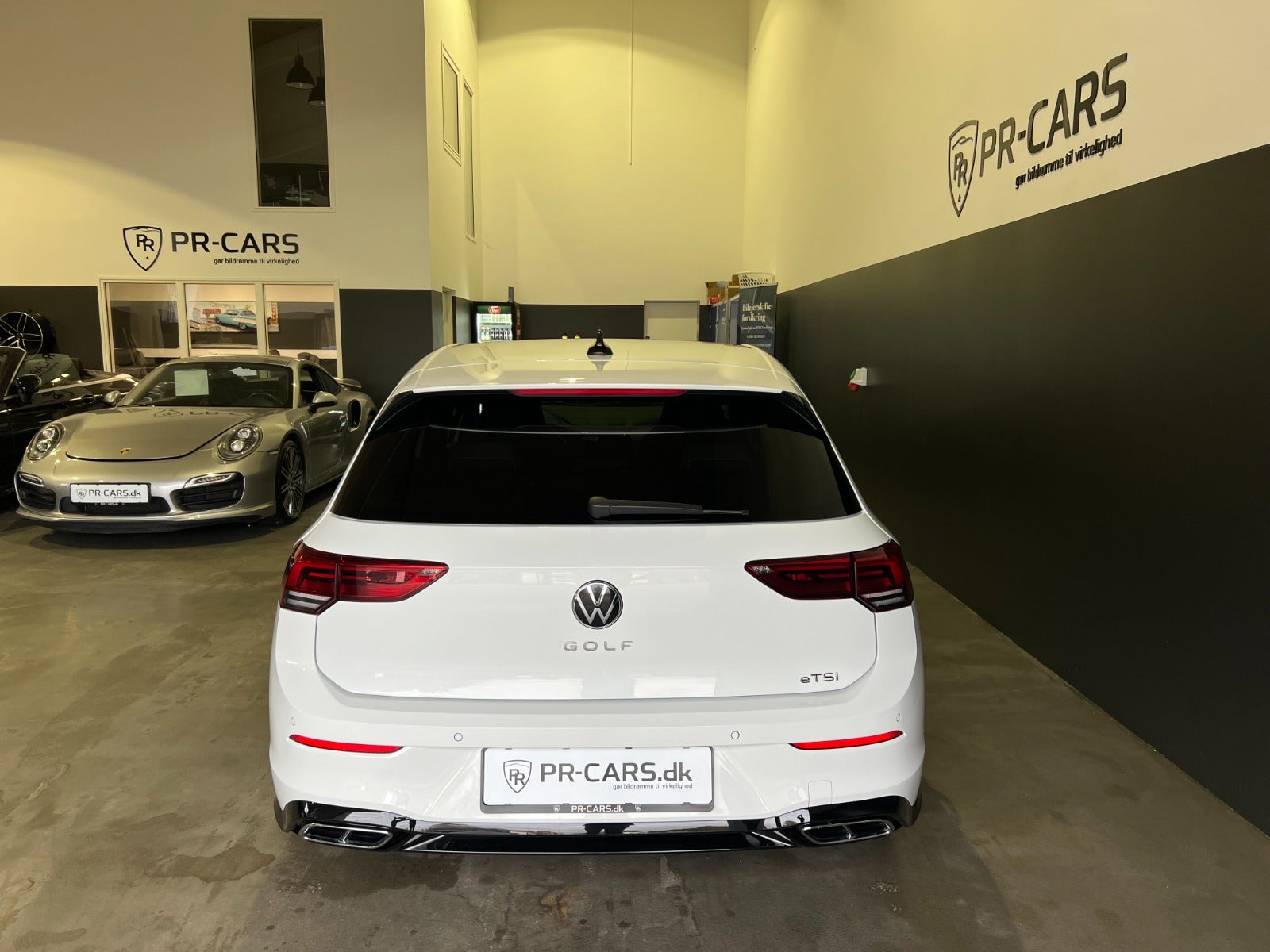 flexleasing-vw-golf-viii-15-etsi-150-r-line-dsg-5d-findleasing