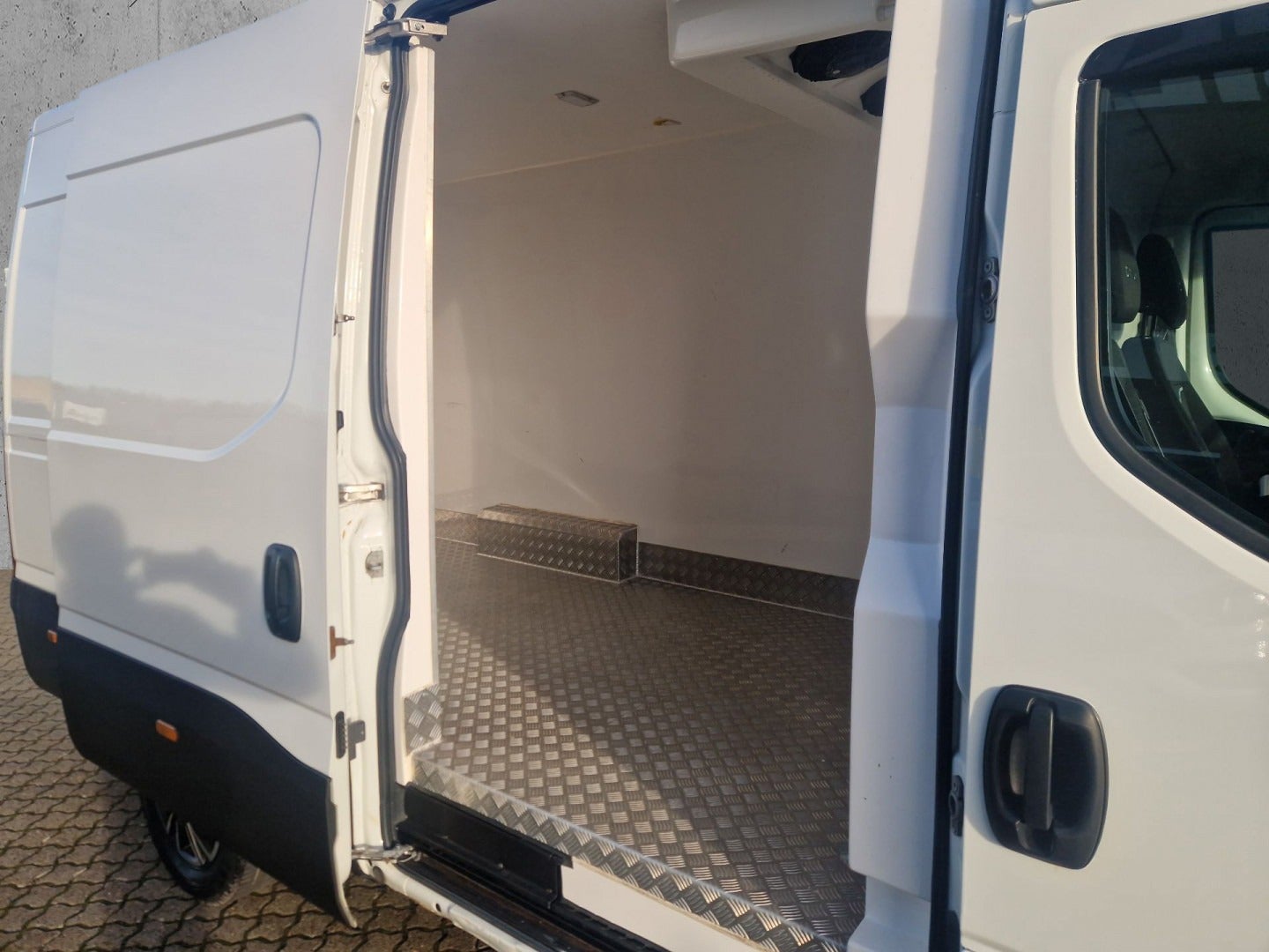 flexleasing-iveco-daily-23-35s16-12m3-klevogn-ag8-findleasing