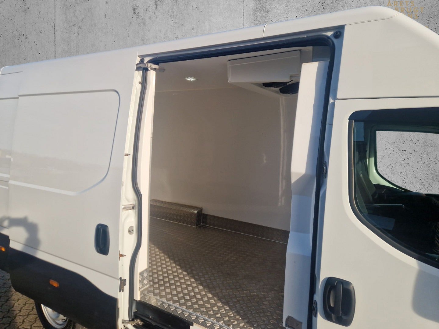 flexleasing-iveco-daily-23-35s16-12m3-klevogn-ag8-findleasing