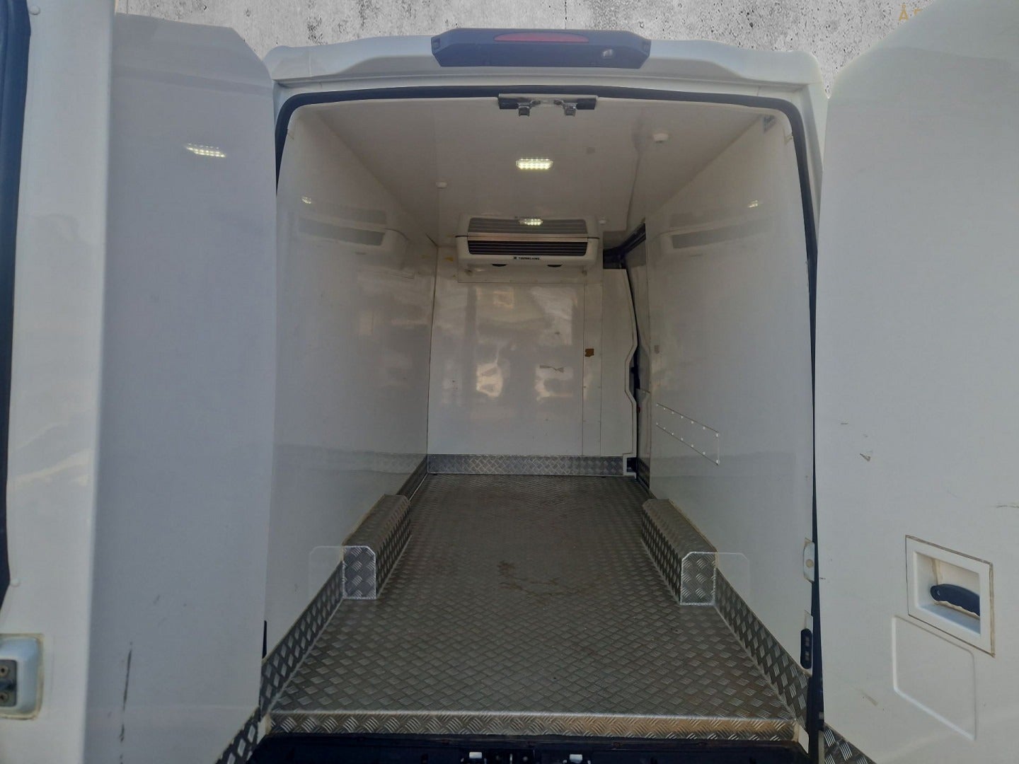 flexleasing-iveco-daily-23-35s16-12m3-klevogn-ag8-findleasing