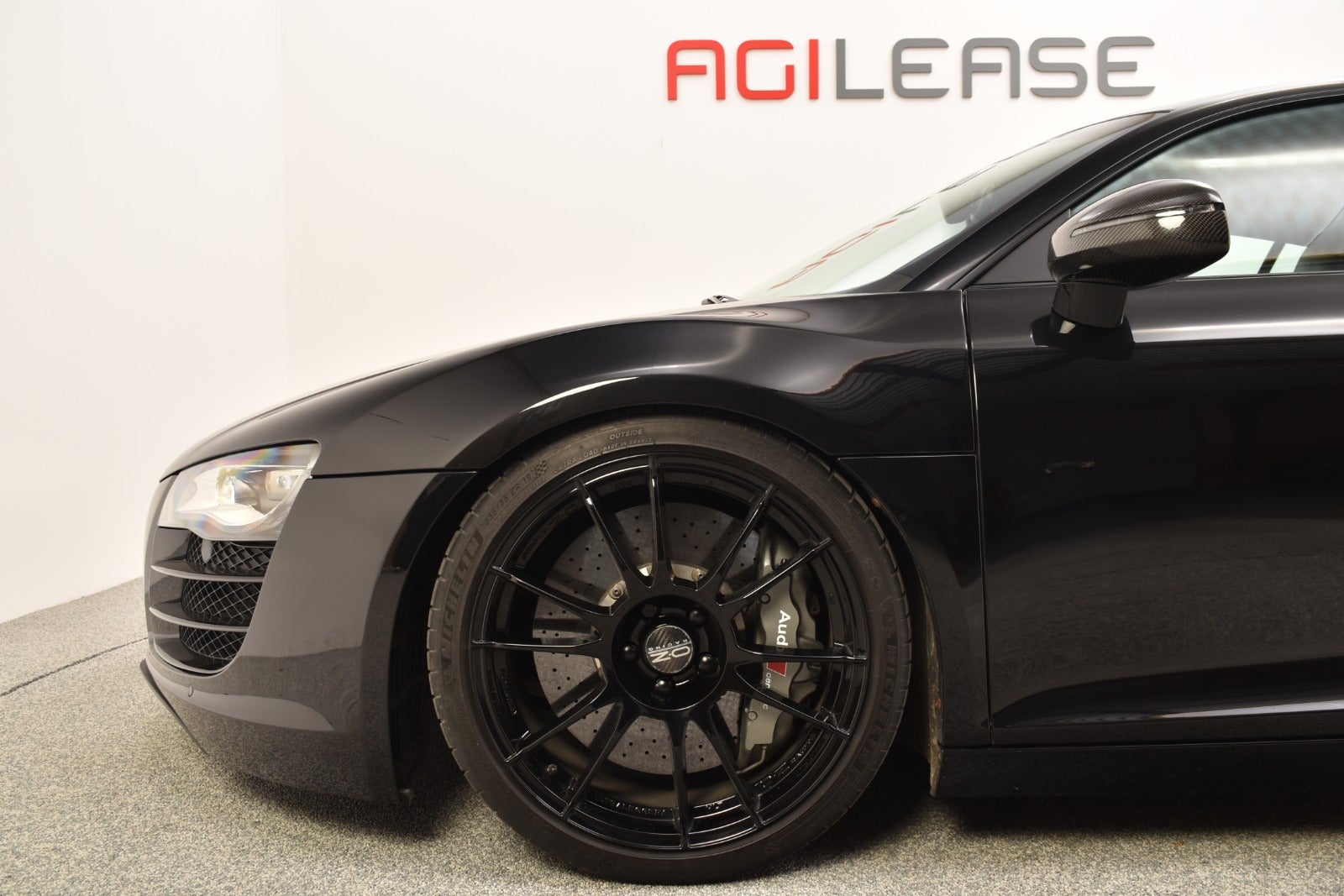 flexleasing-audi-r8-42-fsi-coupe-quattro-r-tr-2d-findleasing