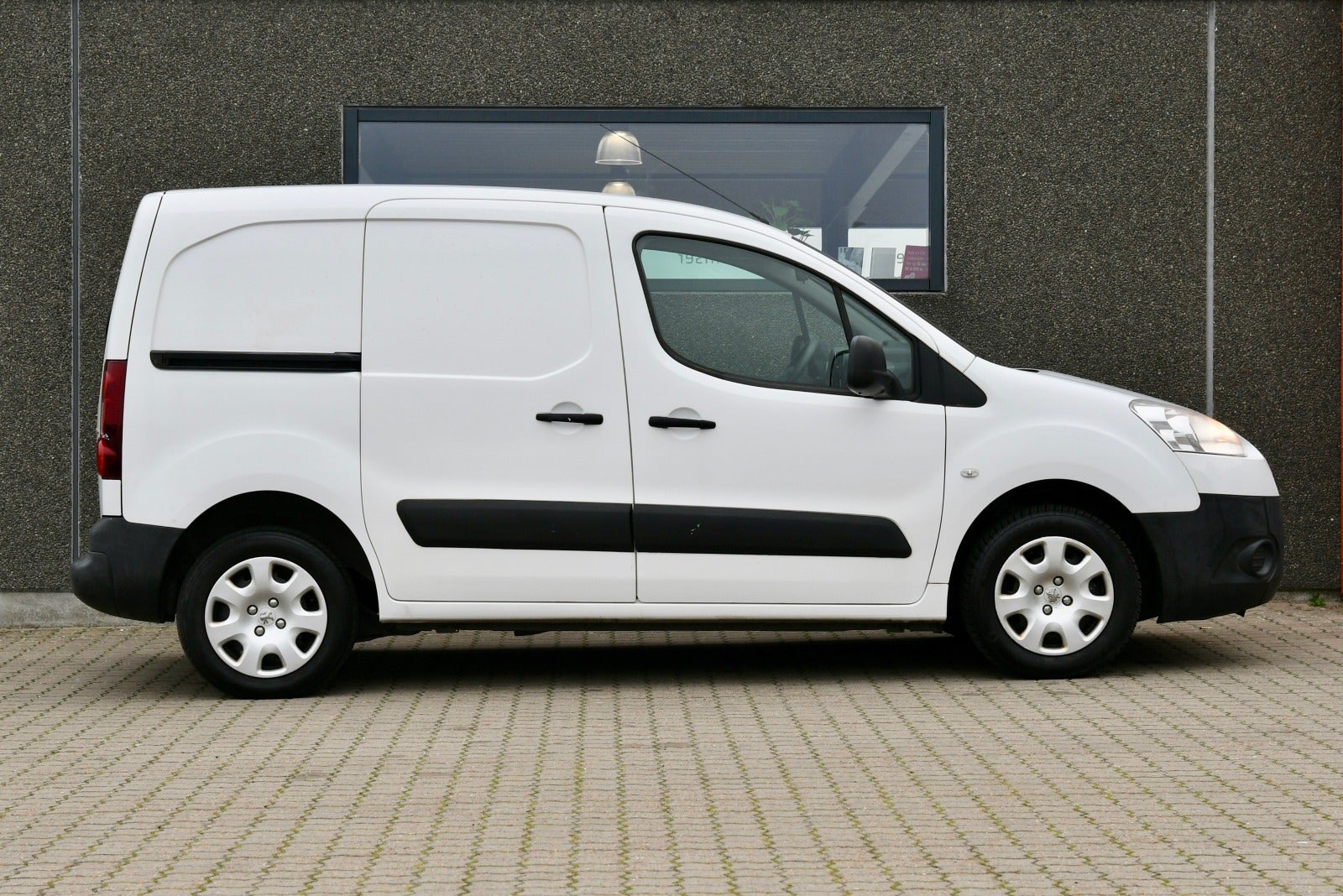 flexleasing-peugeot-partner-16-hdi-75-l1-van-4d-findleasing