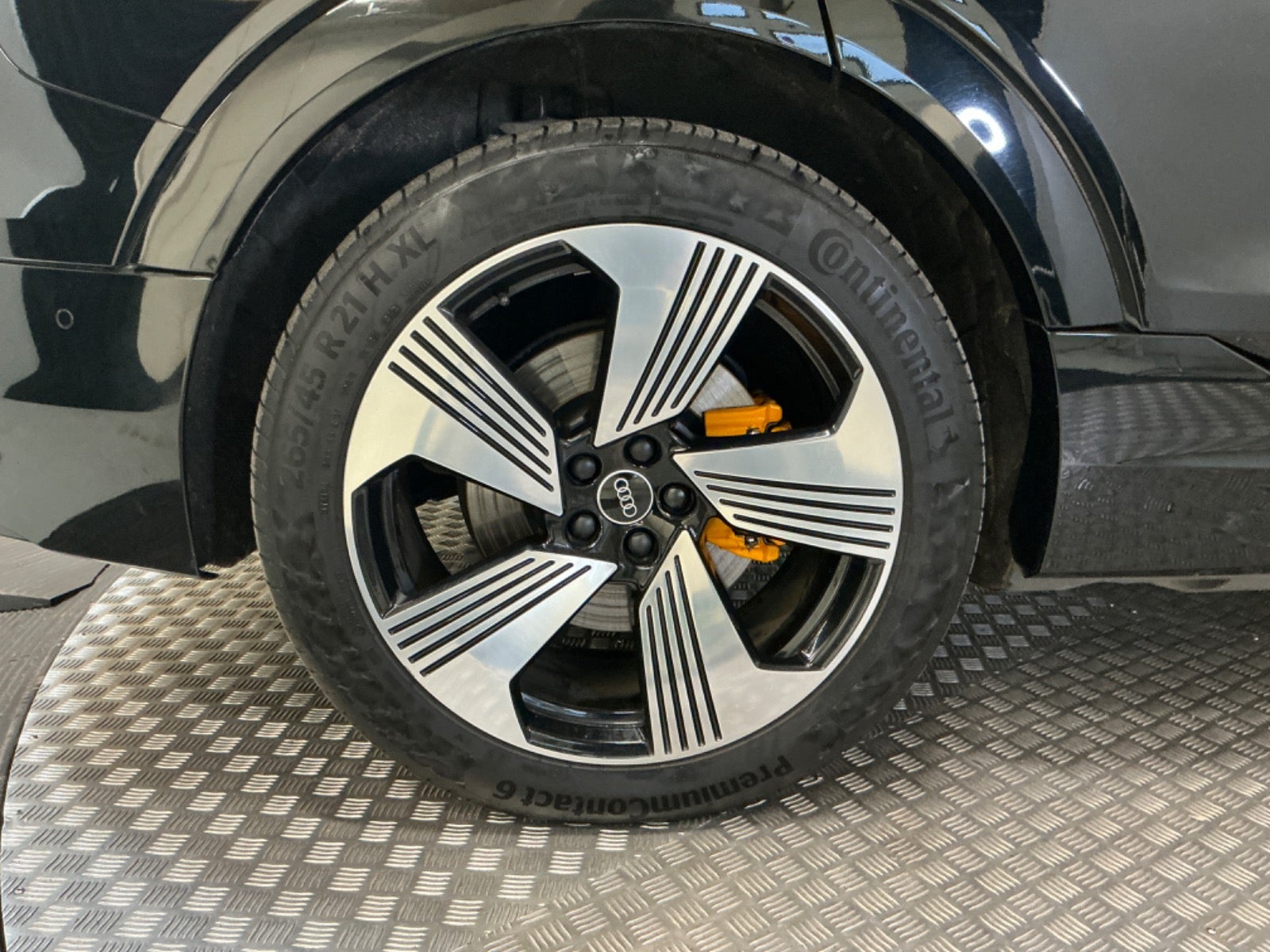 flexleasing-audi-e-tron-55-s-line-quattro-5d-findleasing