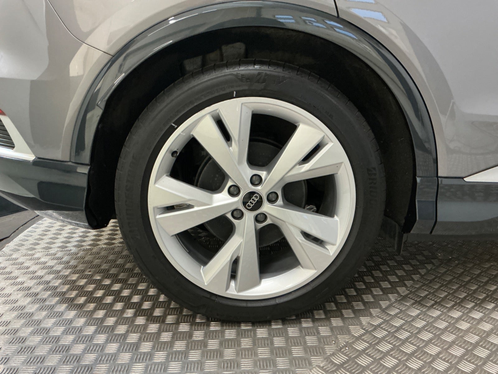 flexleasing-audi-q4-e-tron-40-attitude-s-line-5d-findleasing