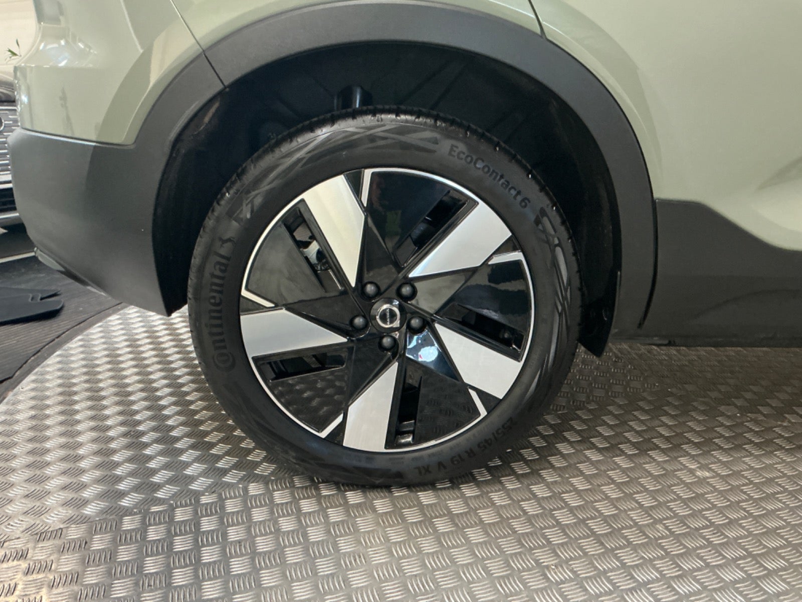 flexleasing-volvo-xc40-recharge-extended-range-plus-5d-findleasing