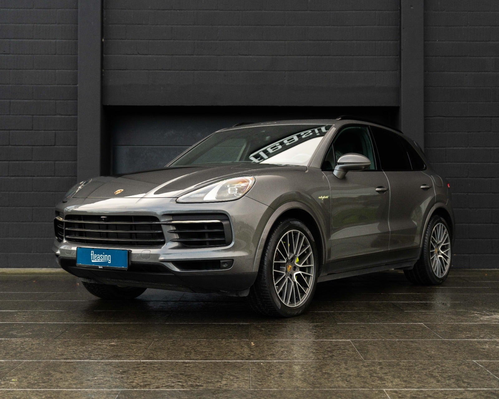 flexleasing-porsche-cayenne-30-e-hybrid-tiptr-5d-findleasing