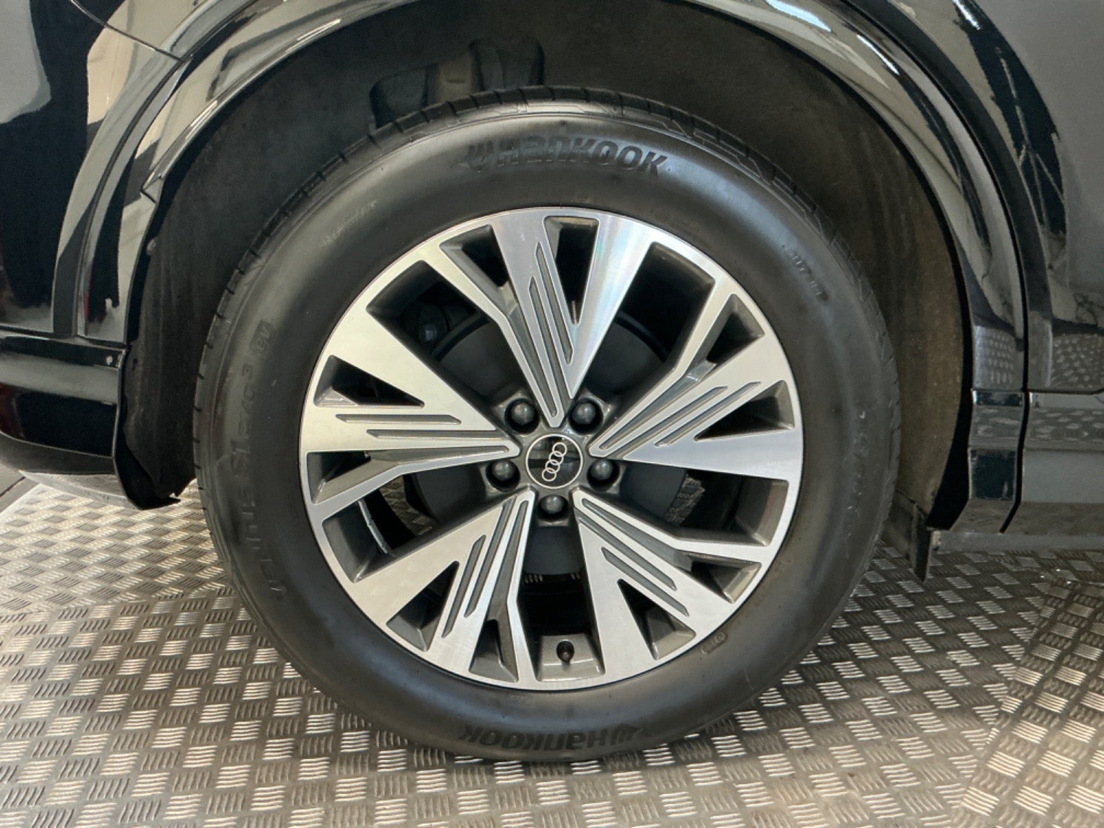 flexleasing-audi-q4-e-tron-40-attitude-s-line-5d-findleasing