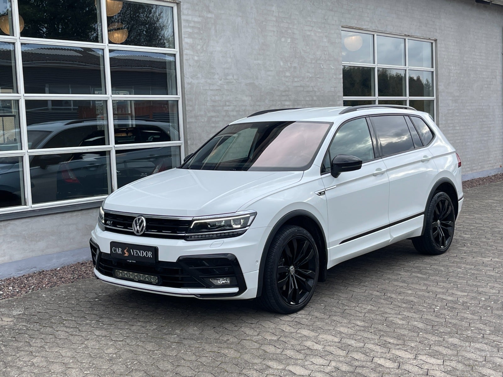 flexleasing-vw-tiguan-20-tdi-200-r-line-dsg-4motion-5d-findleasing