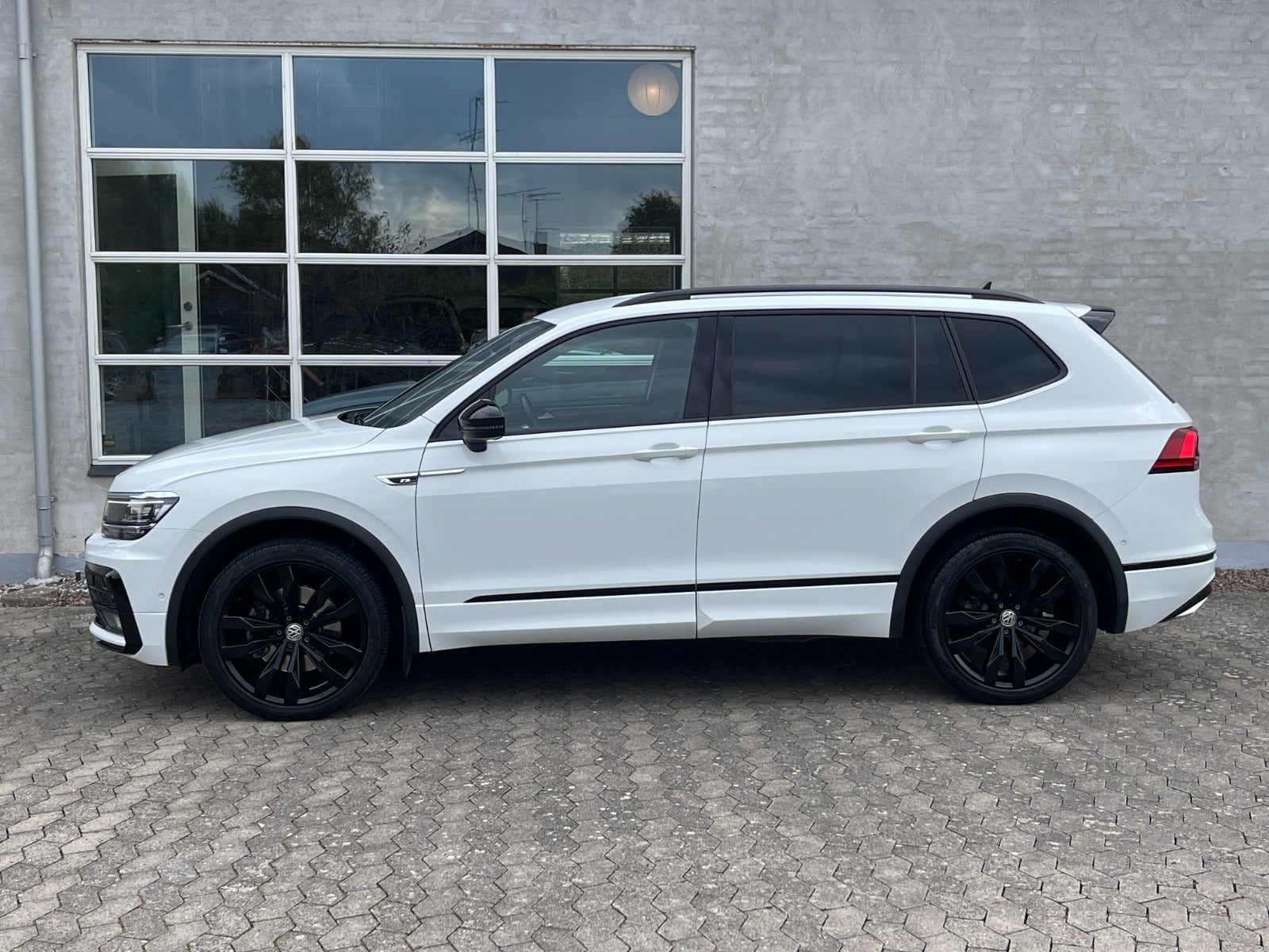 flexleasing-vw-tiguan-20-tdi-200-r-line-dsg-4motion-5d-findleasing