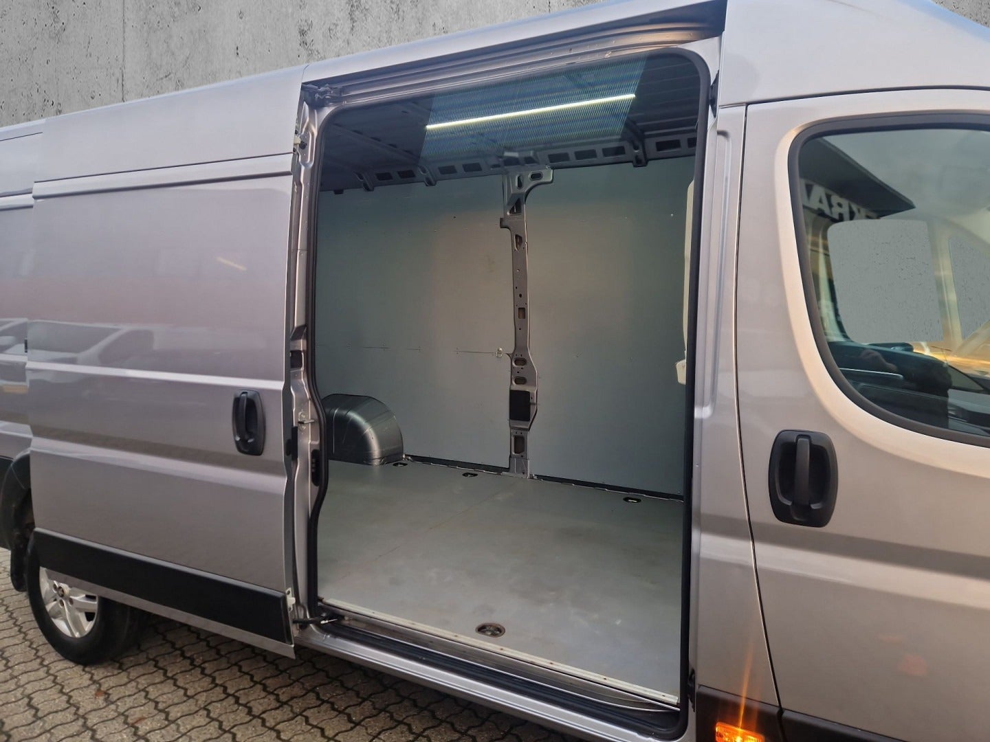 flexleasing-peugeot-boxer-435-22-bluehdi-165-l4h2-ultimate-findleasing