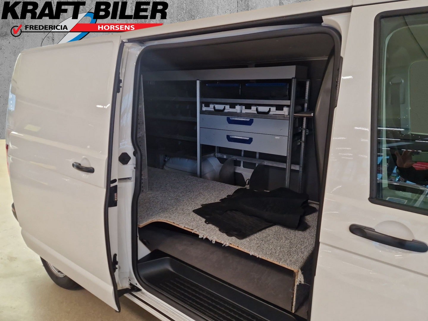 flexleasing-vw-transporter-20-tdi-150-kassevogn-dsg-lang-findleasing