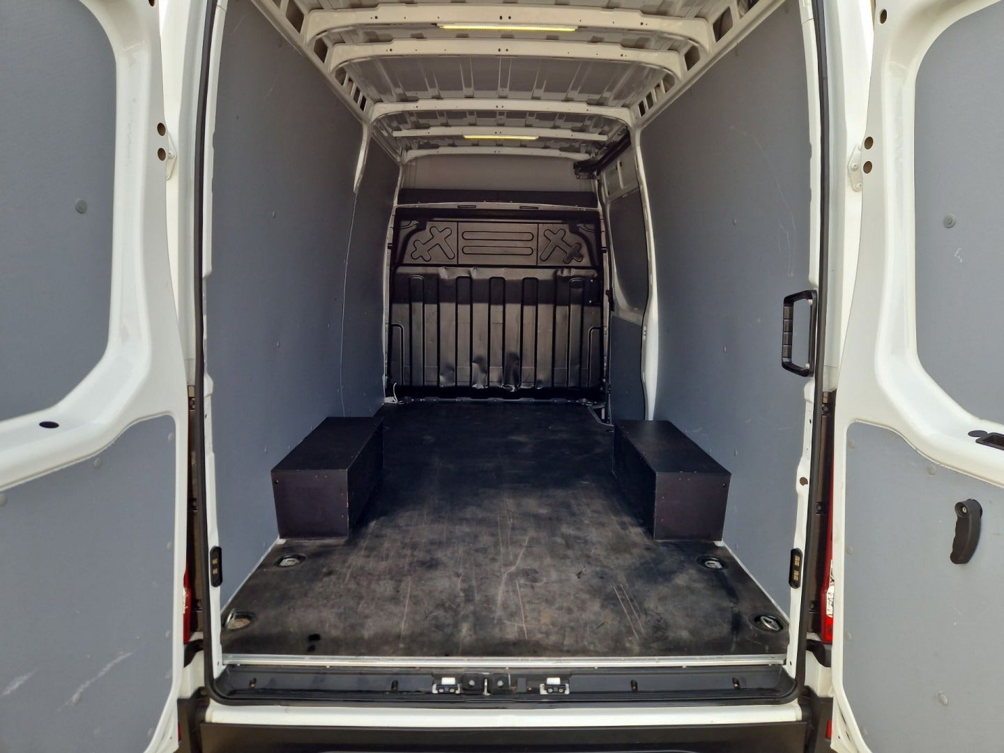 flexleasing-iveco-daily-23-35s16-12m3-van-ag8-findleasing