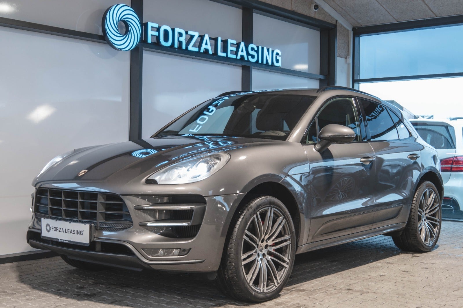 flexleasing-porsche-macan-turbo-36-pdk-5d-findleasing