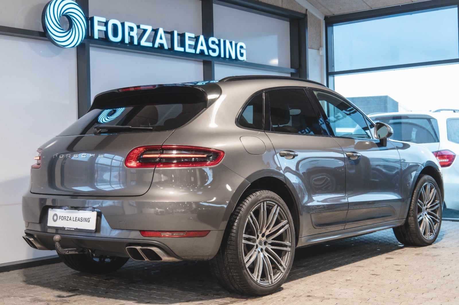 flexleasing-porsche-macan-turbo-36-pdk-5d-findleasing