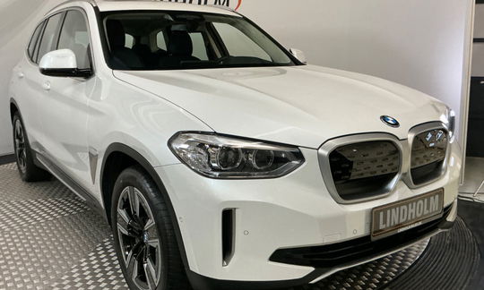 BMW iX3  Charged 5d