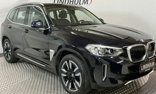 BMW iX3  Charged 5d