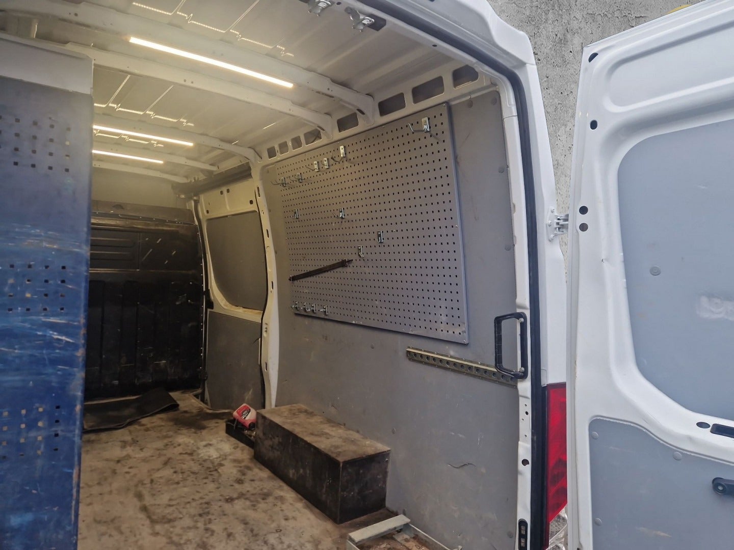 flexleasing-iveco-daily-30-35s18-12m3-van-ag8-findleasing