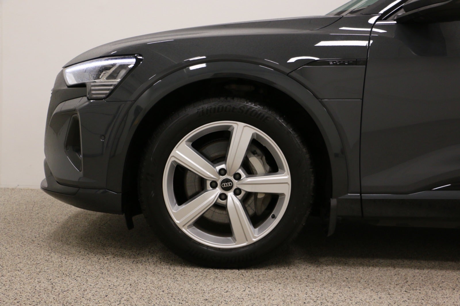 flexleasing-audi-q8-e-tron-50-quattro-5d-findleasing