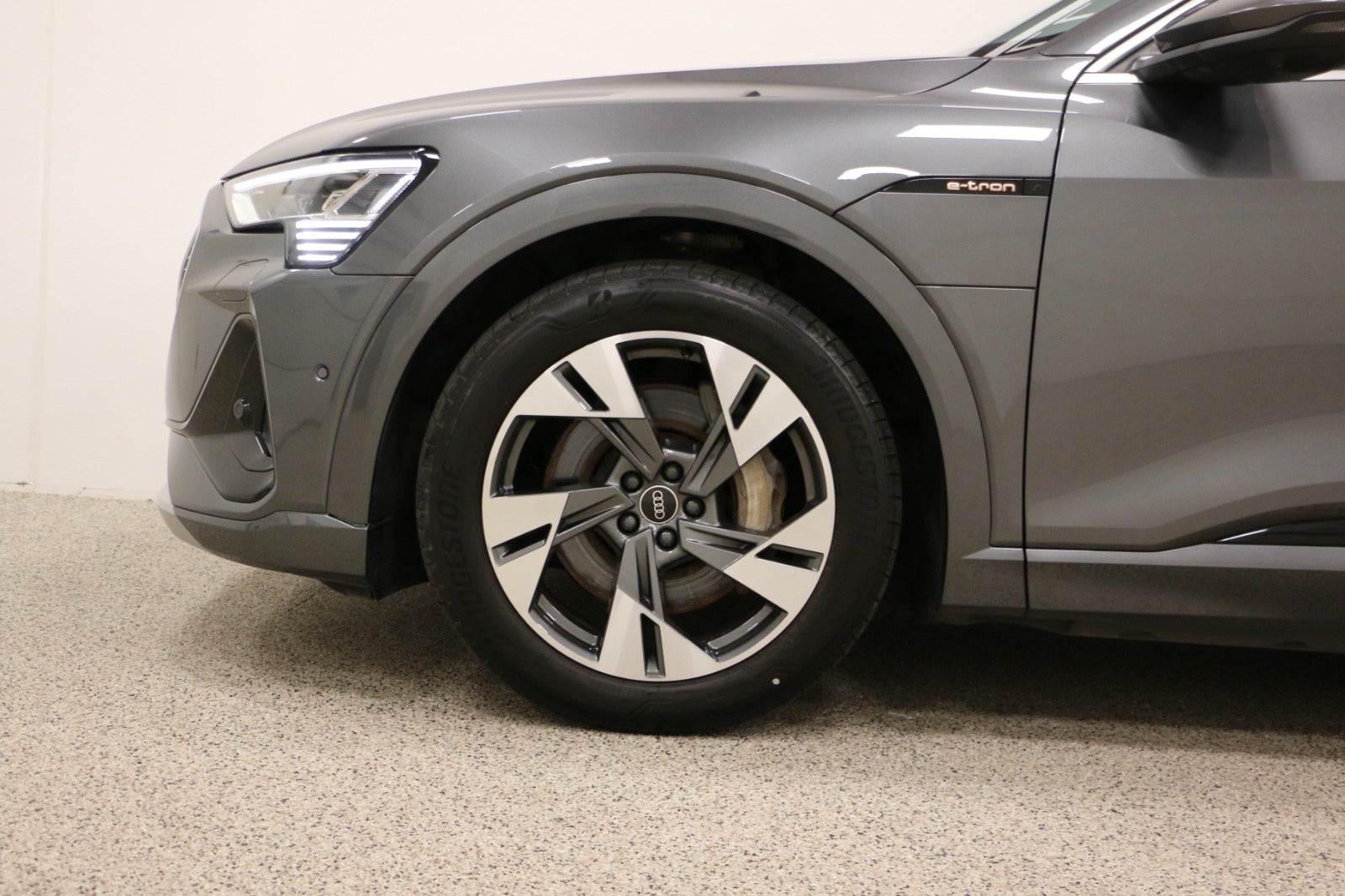 flexleasing-audi-e-tron-55-s-line-quattro-5d-findleasing