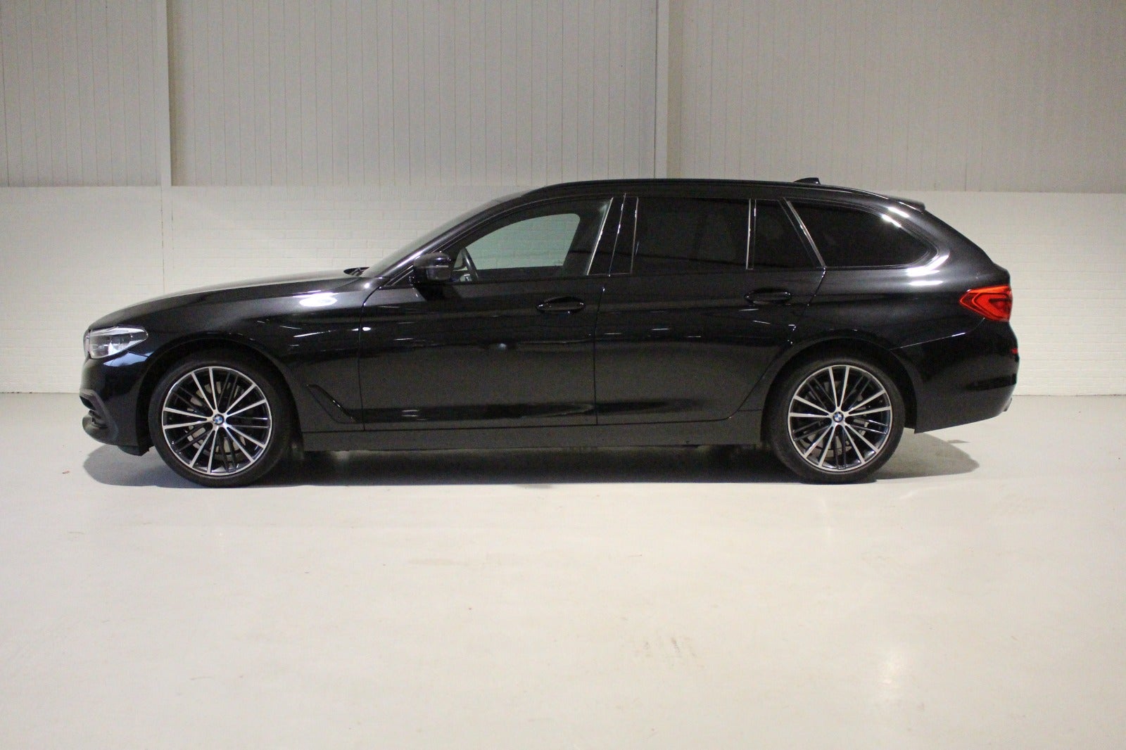 flexleasing-bmw-540i-30-touring-sport-line-xdrive-aut-5d-findleasing