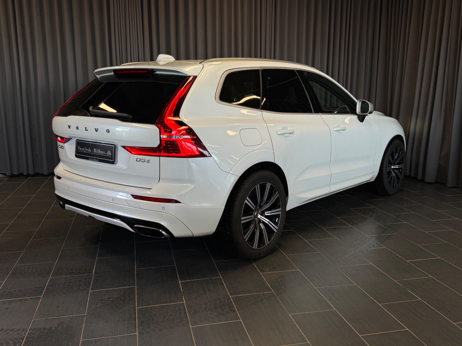 flexleasing-volvo-xc60-20-d5-235-r-design-aut-awd-5d-findleasing