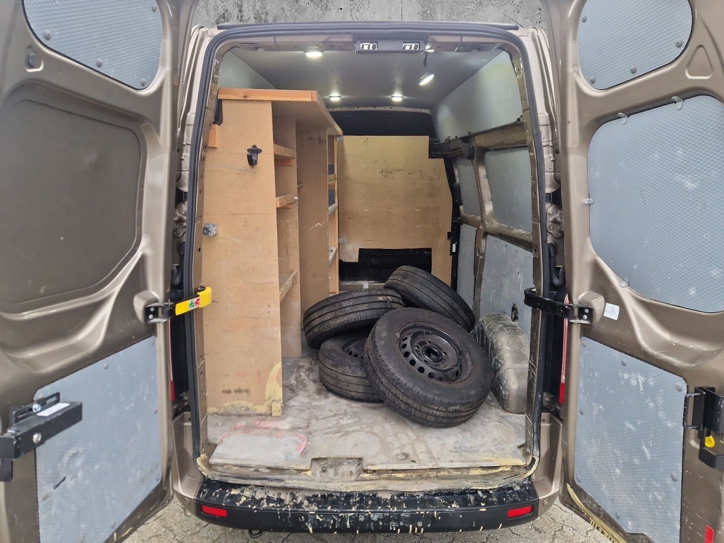 flexleasing-ford-transit-custom-300l-20-tdci-130-trend-findleasing