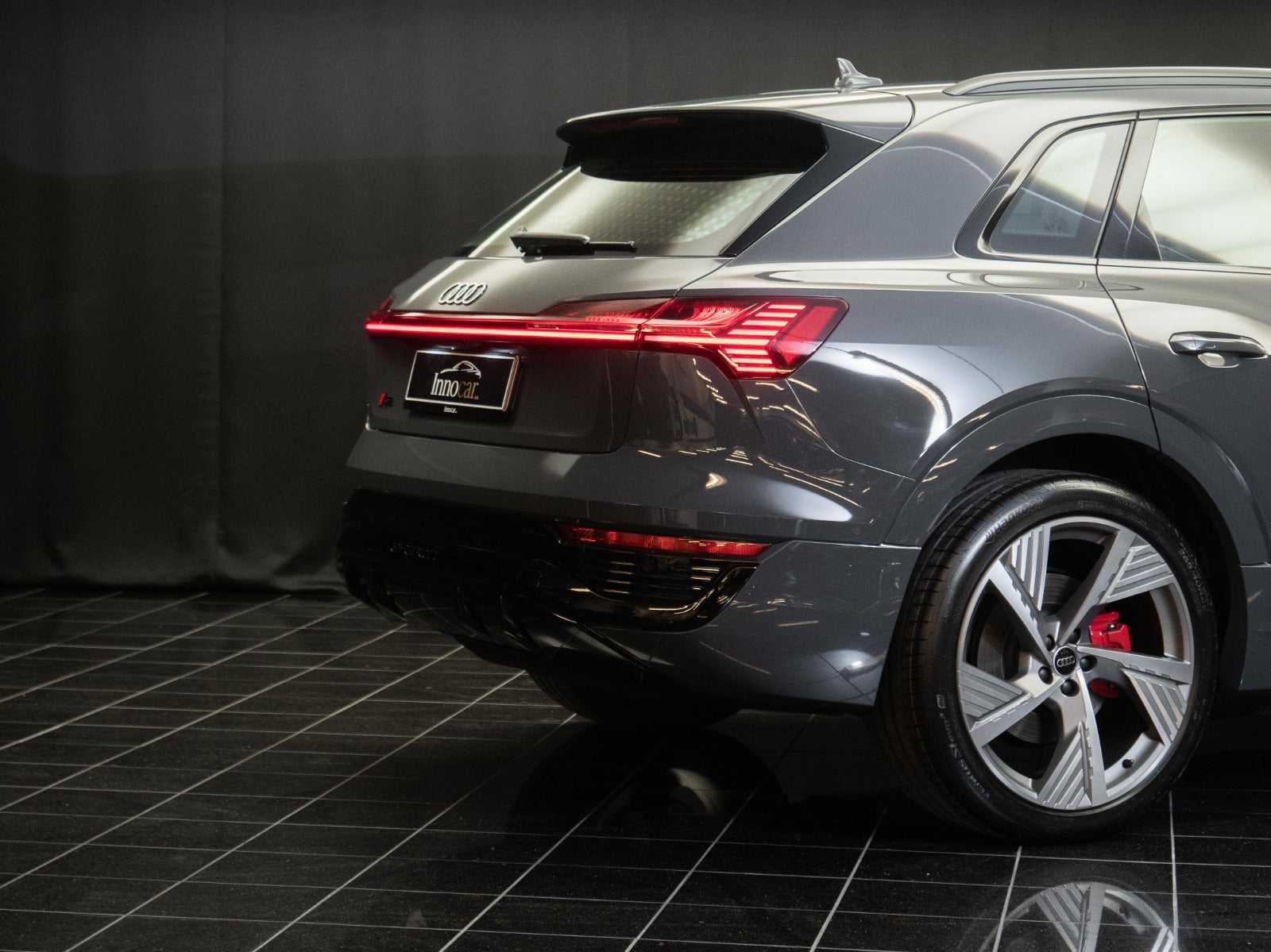 flexleasing-audi-q8-e-tron-55-s-line-quattro-5d-findleasing