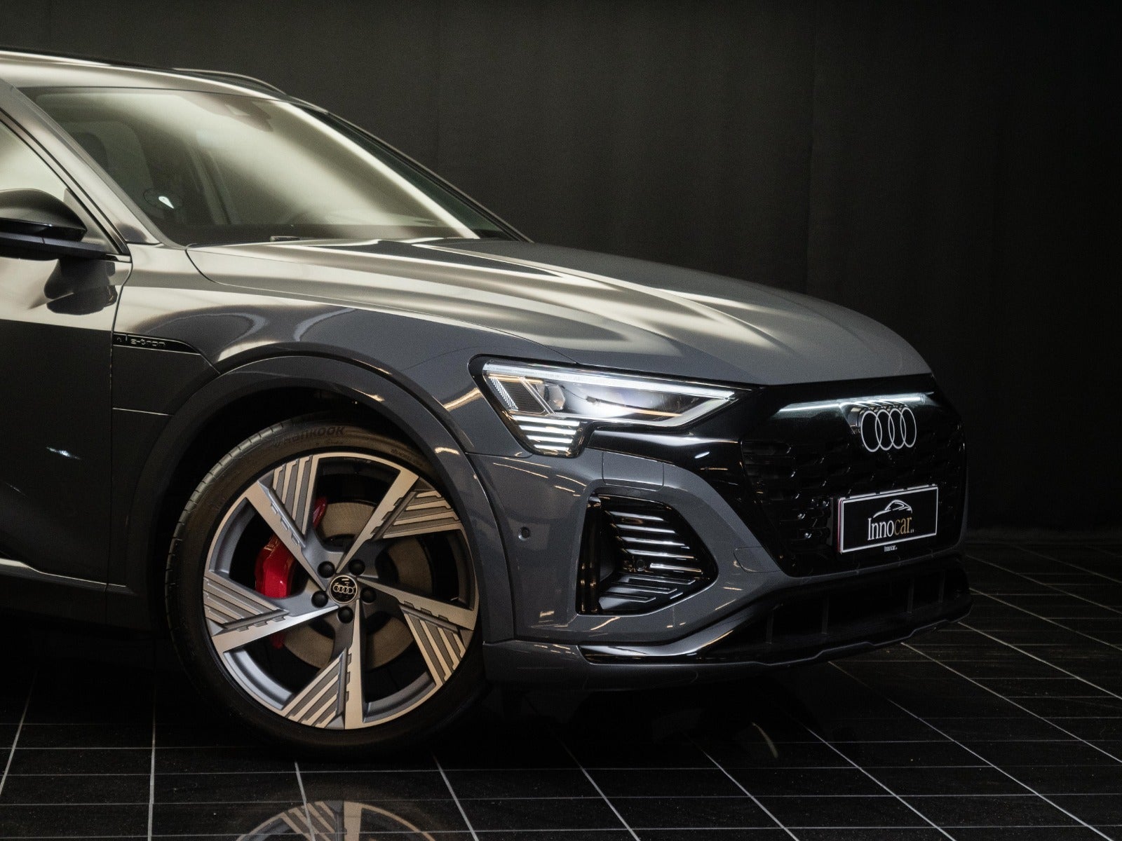 flexleasing-audi-q8-e-tron-55-s-line-quattro-5d-findleasing