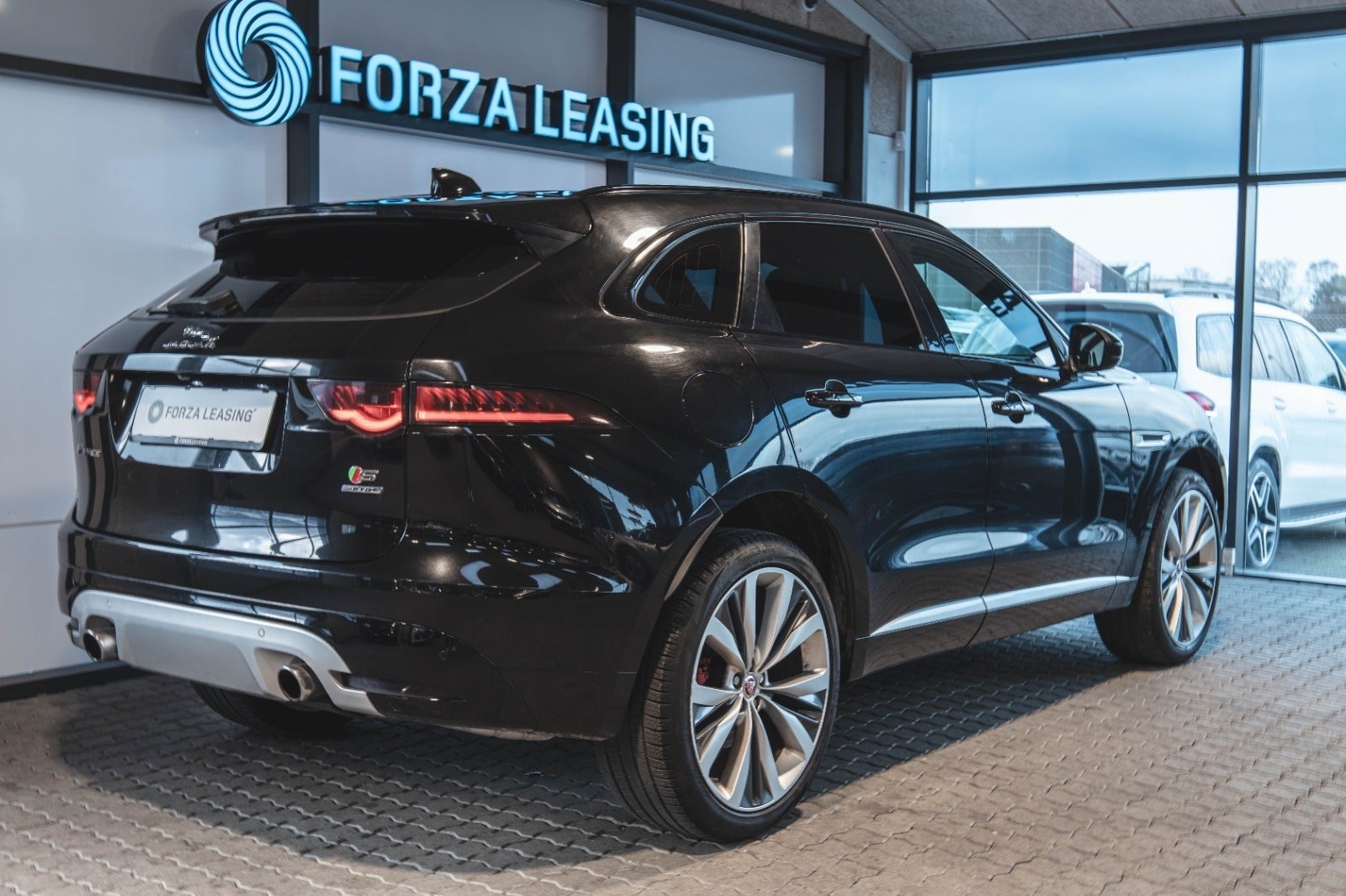 flexleasing-jaguar-f-pace-30-p380-s-aut-awd-5d-findleasing