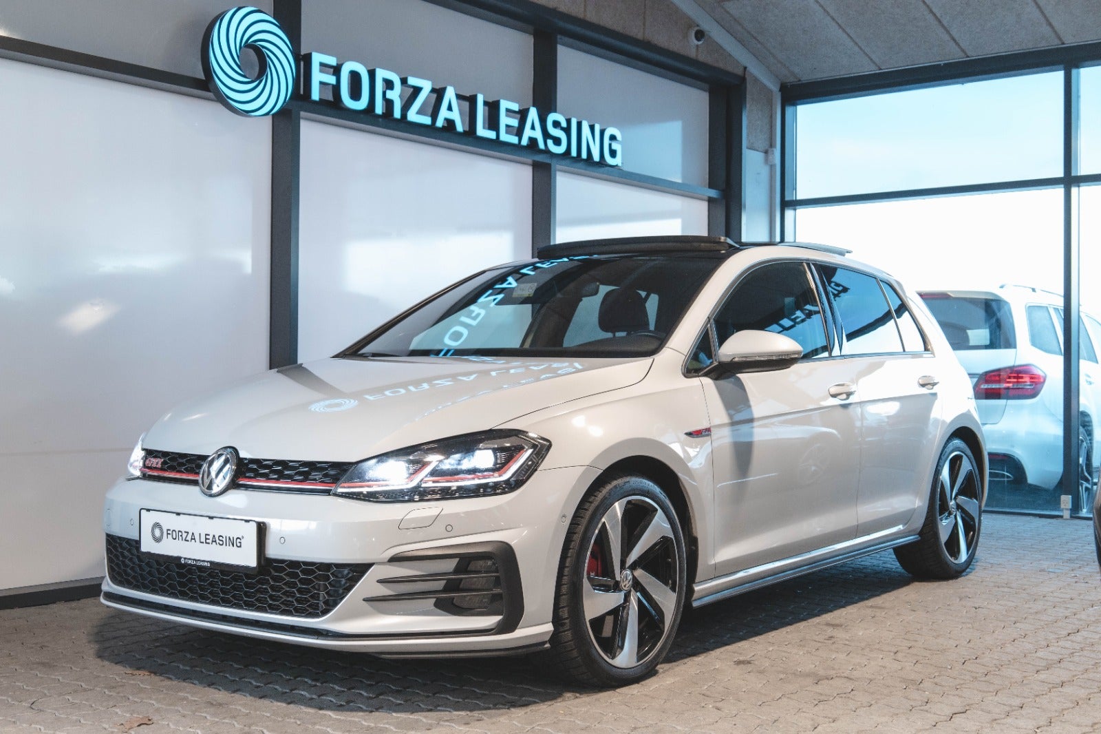 flexleasing-vw-golf-vii-20-gti-performance-dsg-5d-findleasing