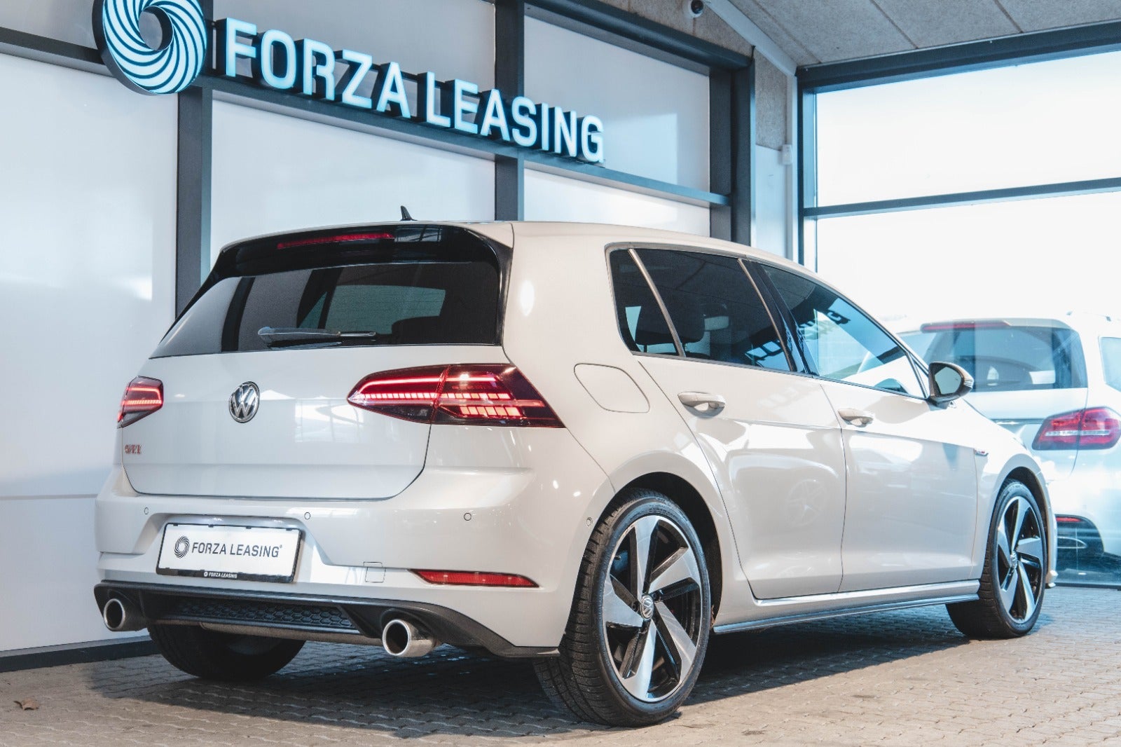 flexleasing-vw-golf-vii-20-gti-performance-dsg-5d-findleasing