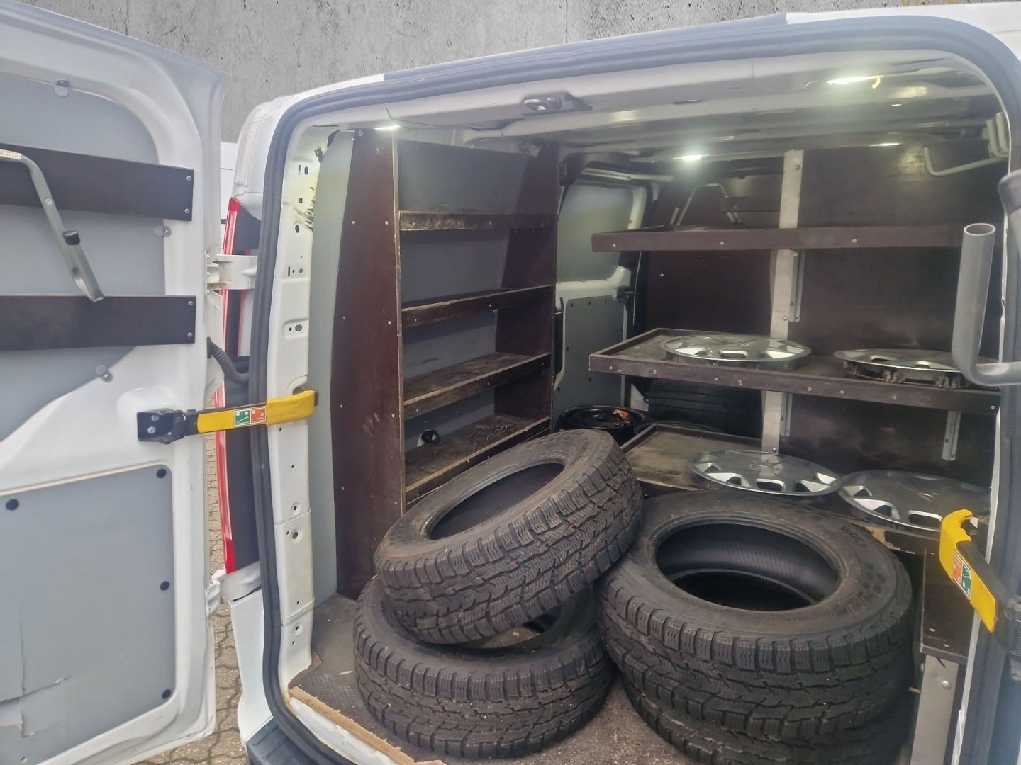 flexleasing-ford-transit-custom-320l-20-tdci-130-trend-findleasing