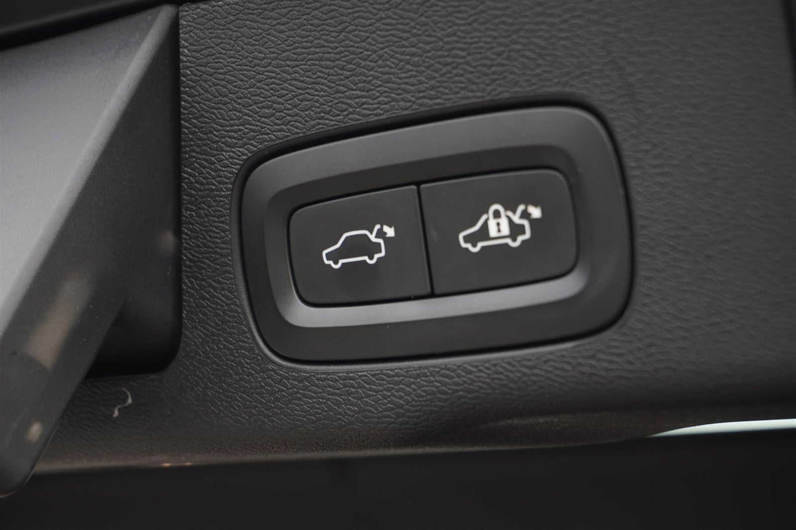 flexleasing-volvo-xc60-20-t8-407-r-design-aut-awd-5d-findleasing
