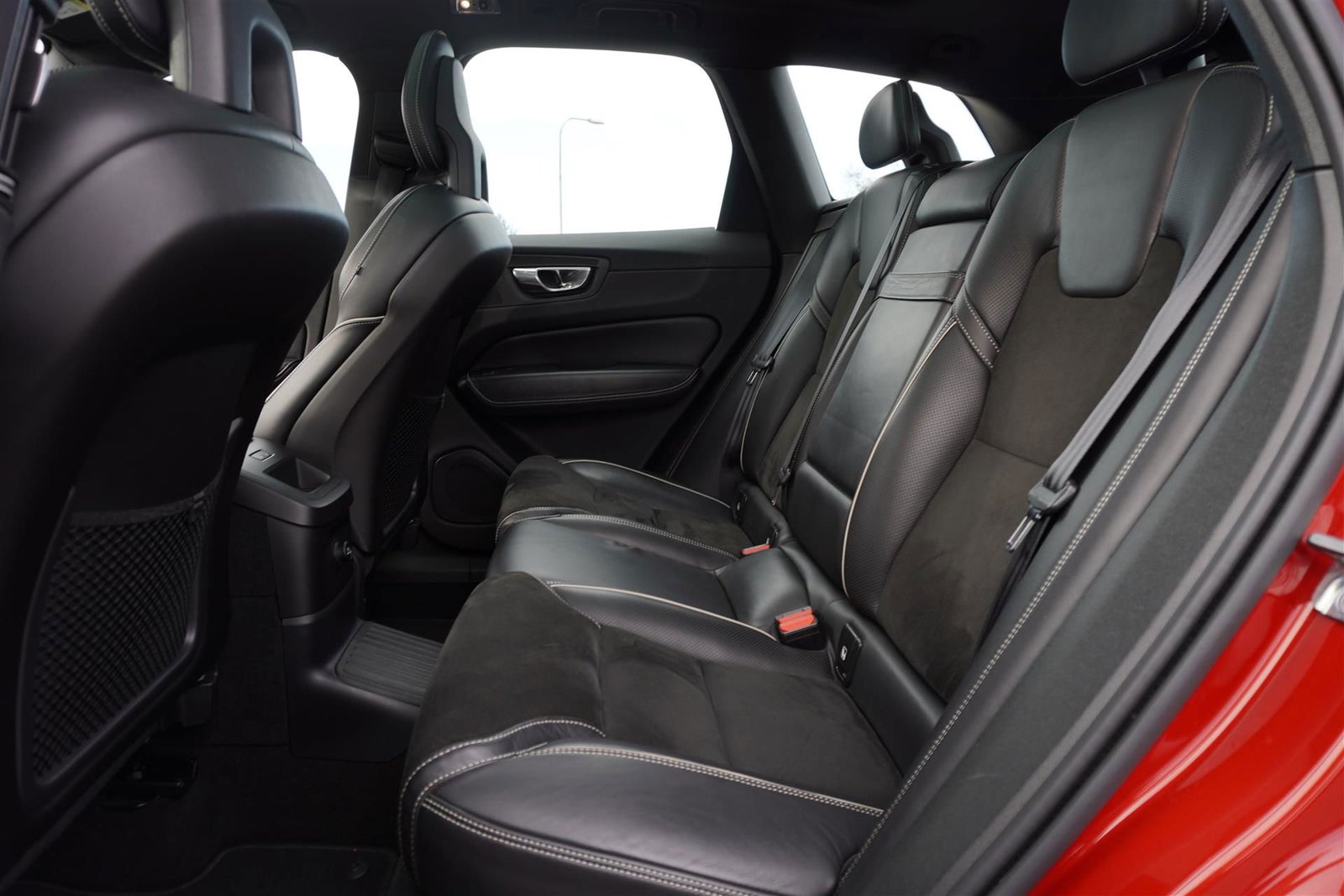 flexleasing-volvo-xc60-20-t8-407-r-design-aut-awd-5d-findleasing