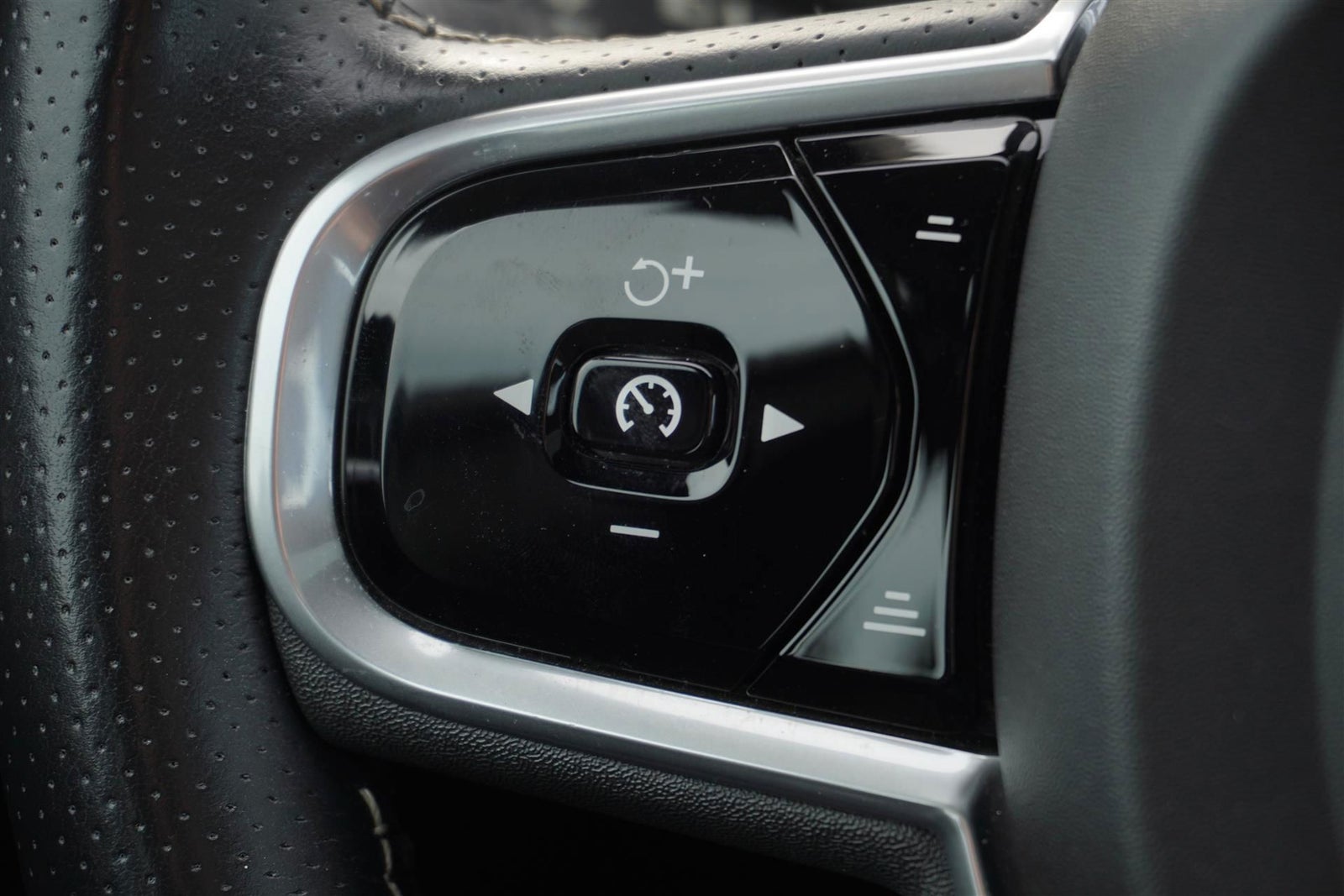 flexleasing-volvo-xc60-20-t8-407-r-design-aut-awd-5d-findleasing
