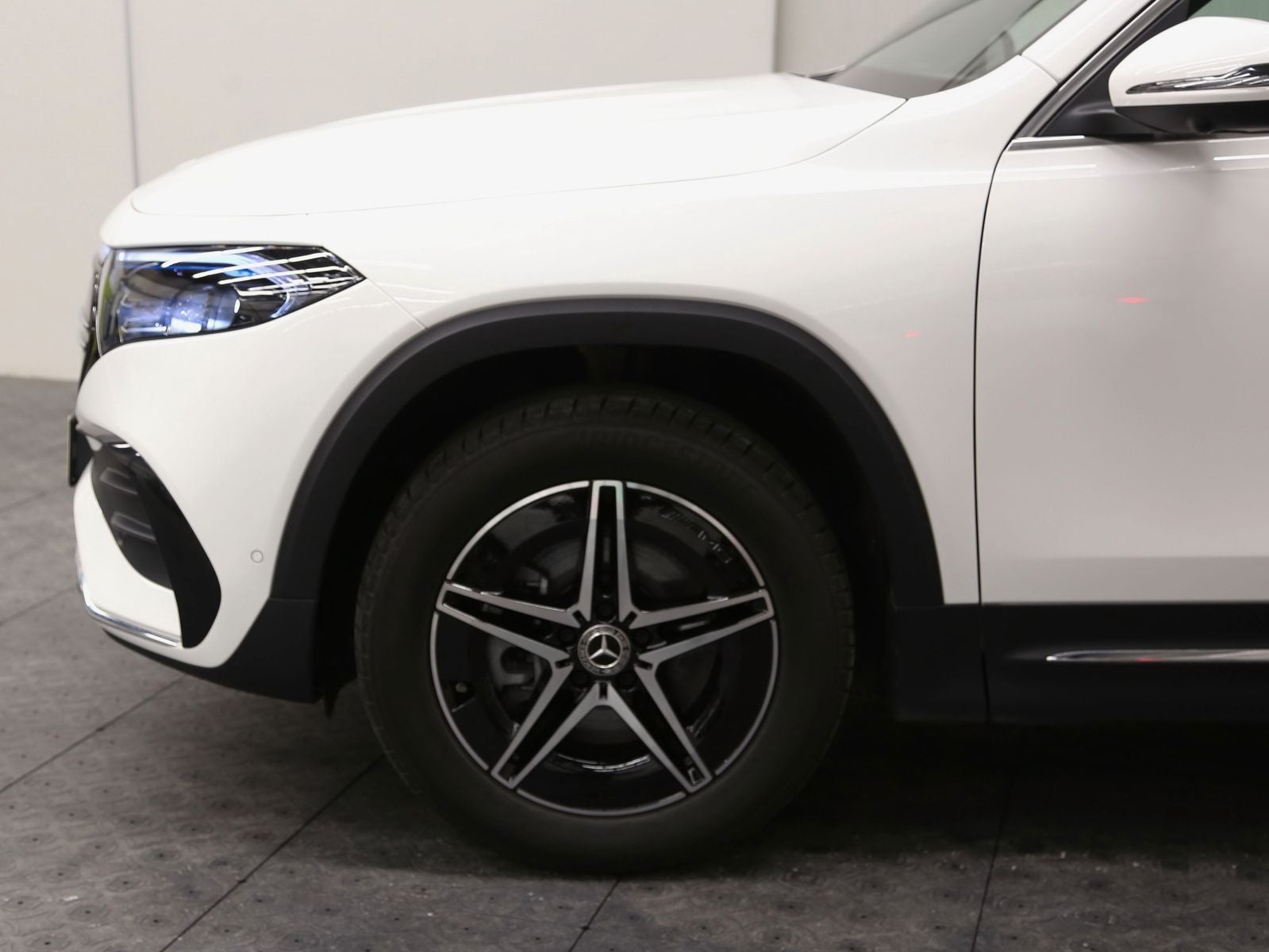 flexleasing-mercedes-eqb300-amg-line-4matic-7prs-5d-findleasing