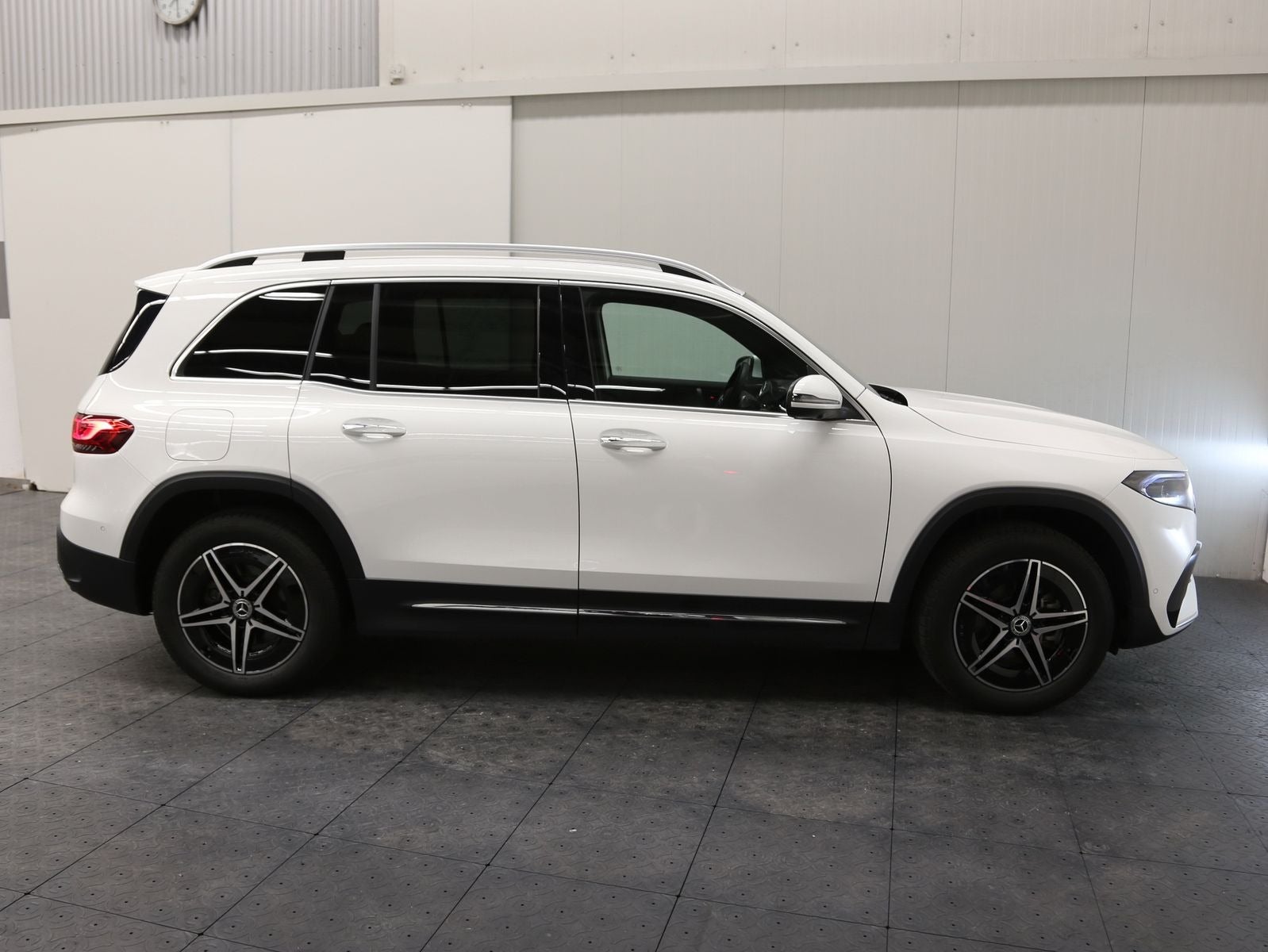 flexleasing-mercedes-eqb300-amg-line-4matic-7prs-5d-findleasing