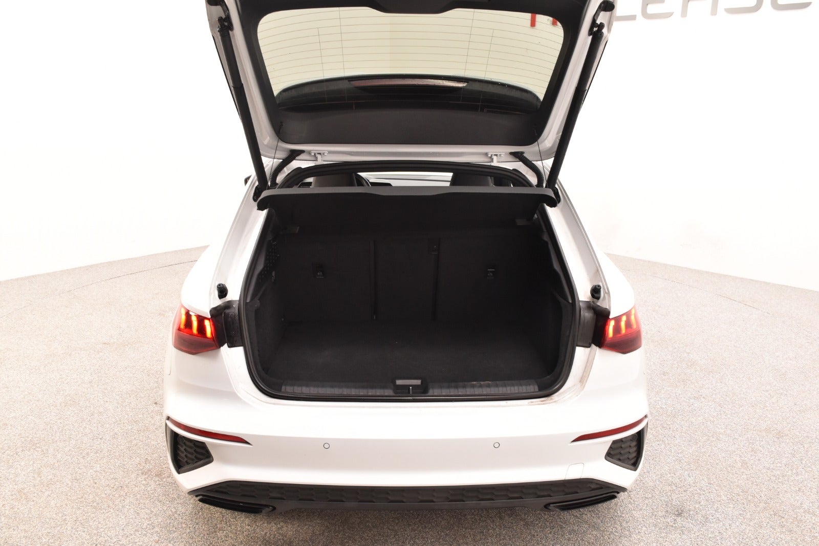 flexleasing-audi-a3-40-tfsi-e-s-line-sportback-s-tr-5d-findleasing