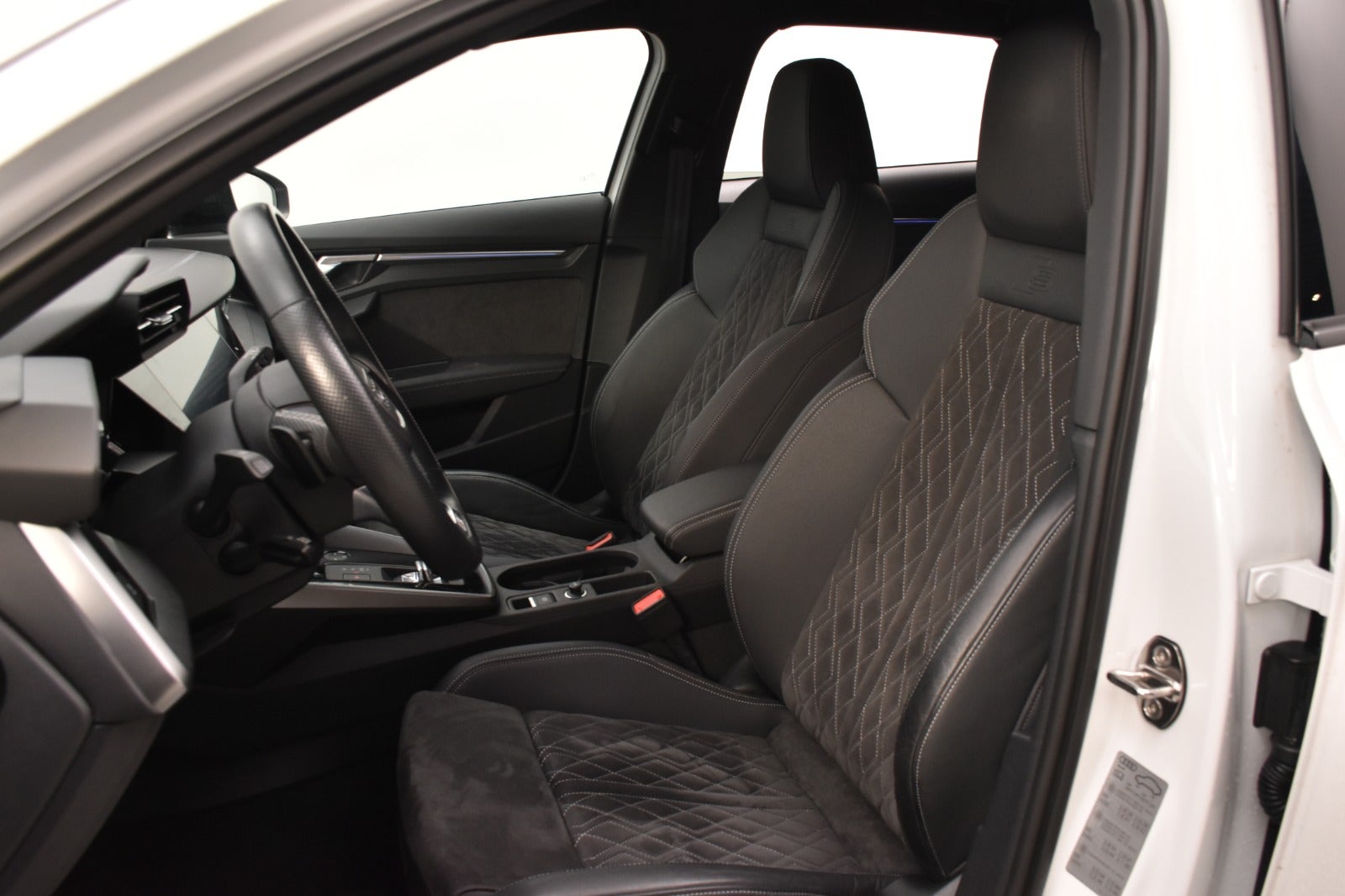 flexleasing-audi-a3-40-tfsi-e-s-line-sportback-s-tr-5d-findleasing