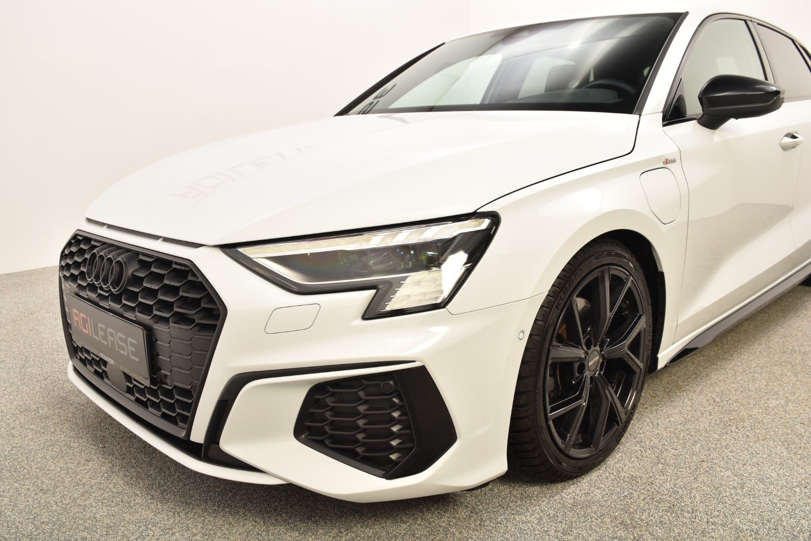 flexleasing-audi-a3-40-tfsi-e-s-line-sportback-s-tr-5d-findleasing