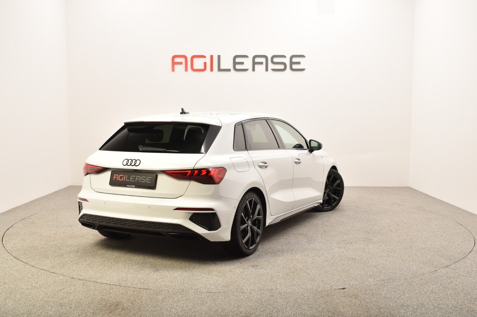 flexleasing-audi-a3-40-tfsi-e-s-line-sportback-s-tr-5d-findleasing
