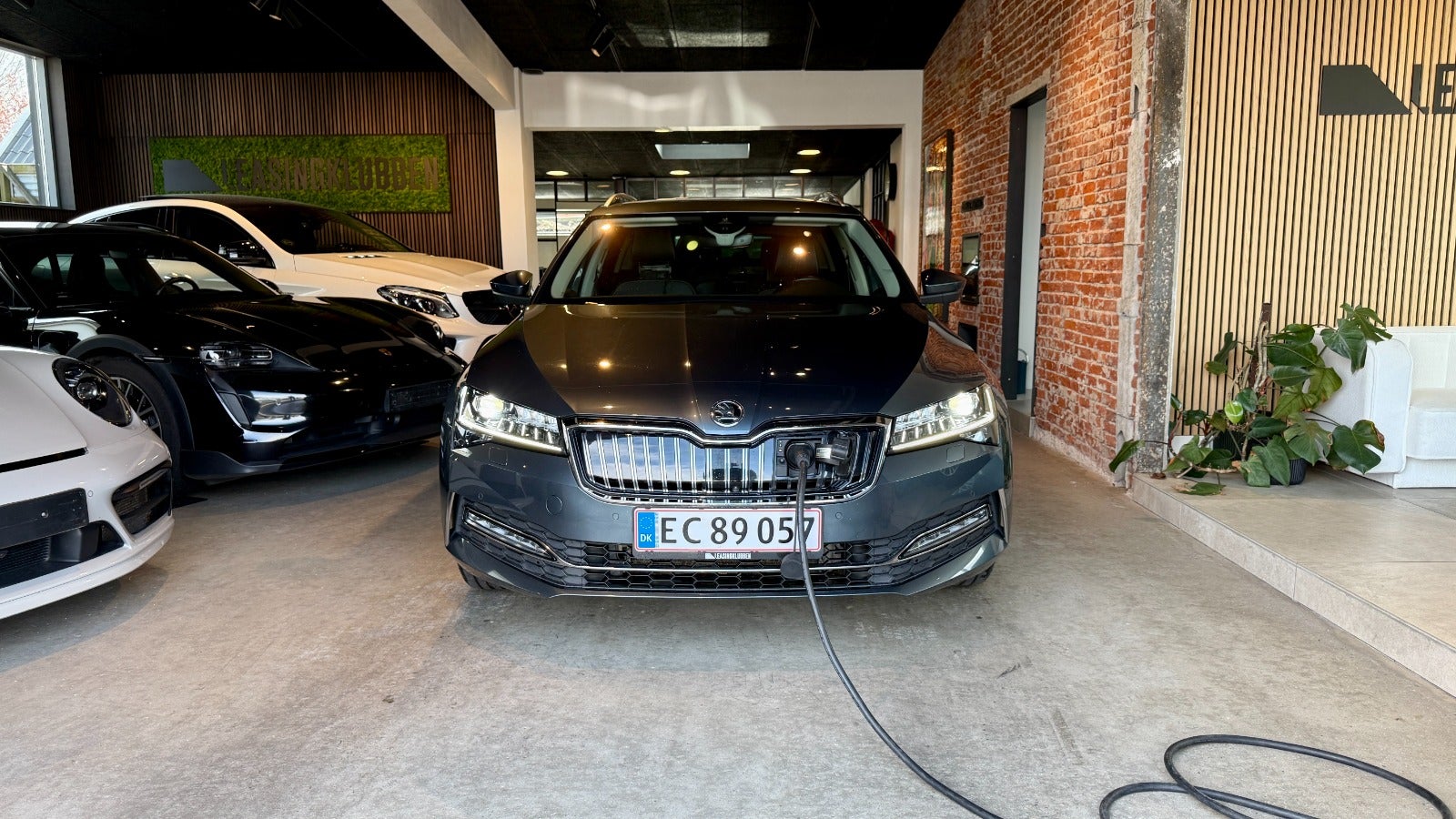 flexleasing-skoda-superb-14-tsi-iv-style-combi-dsg-5d-findleasing